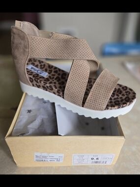 Very G Platform Sandal with Leopard Insole